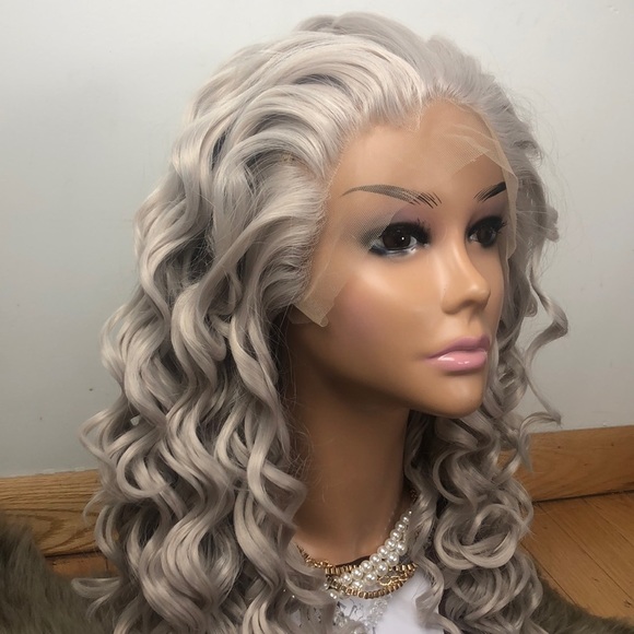 ?ARIE 24” BABY GRAY CURLY LACE FRONT WIG ? NWT main image 4